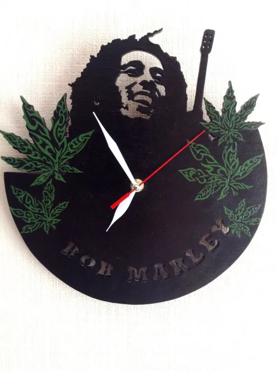 Часы Боб Марли: портрет, гитара и надпись One Love