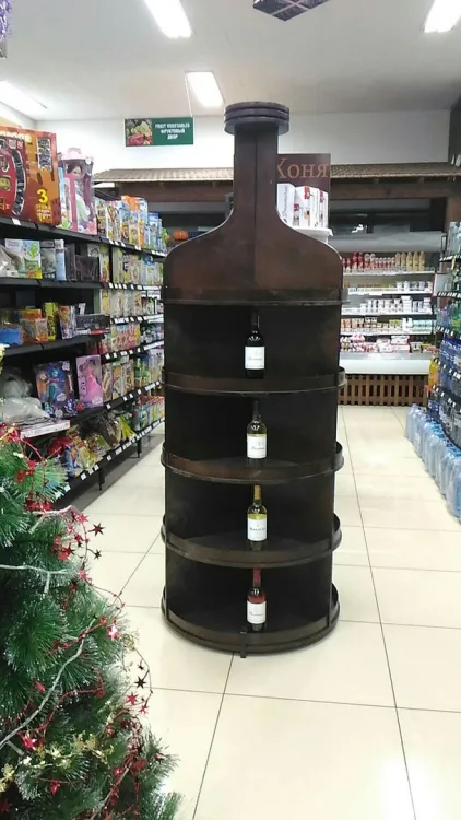 Витрина-стеллаж бутылка