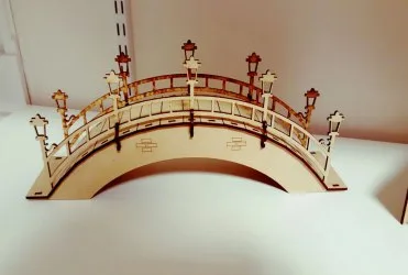Изящный мост из фанеры