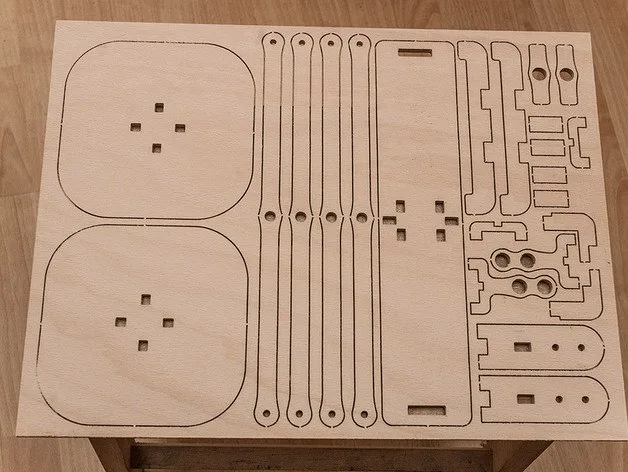 Игрушечные часы из фанеры