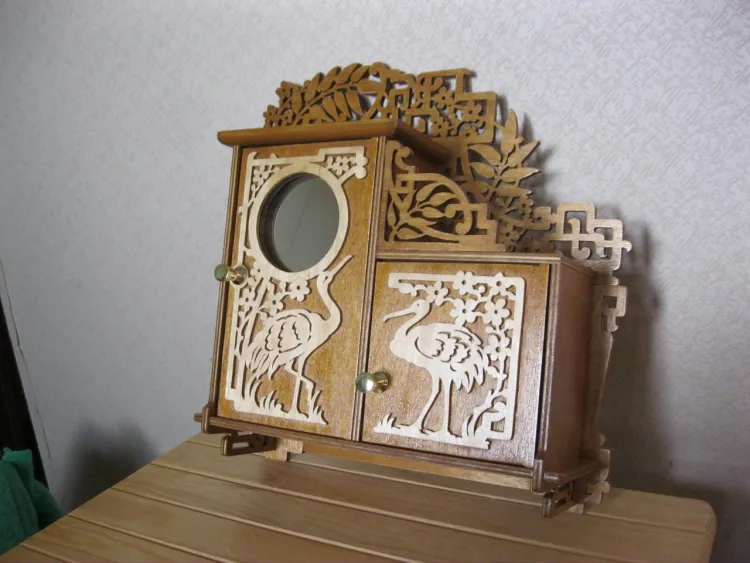 Настенный японский шкафчик