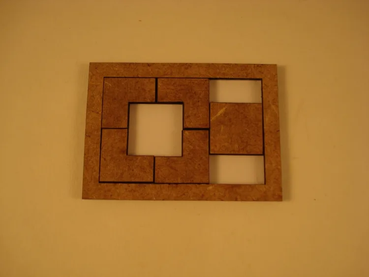Головоломка на перемещение фигур: макет Puzzle с геометрией
