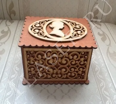 Подарочная коробка