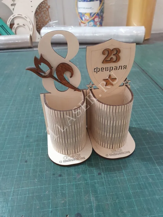 Праздничная карандашница