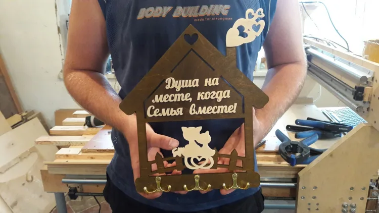 Ключница из дерева: домик, дерево и автомобиль, фото 4