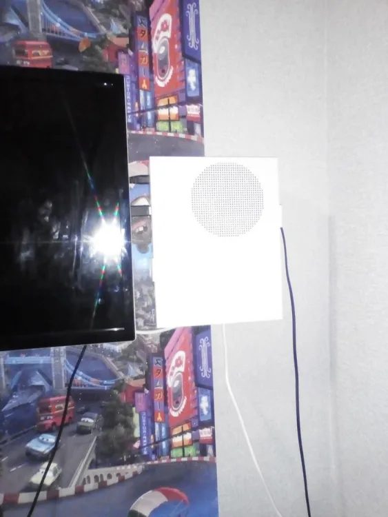 НАСТЕННАЯ ПОЛКА ДЛЯ ПРИСТАВКИ XBOX ONE S
