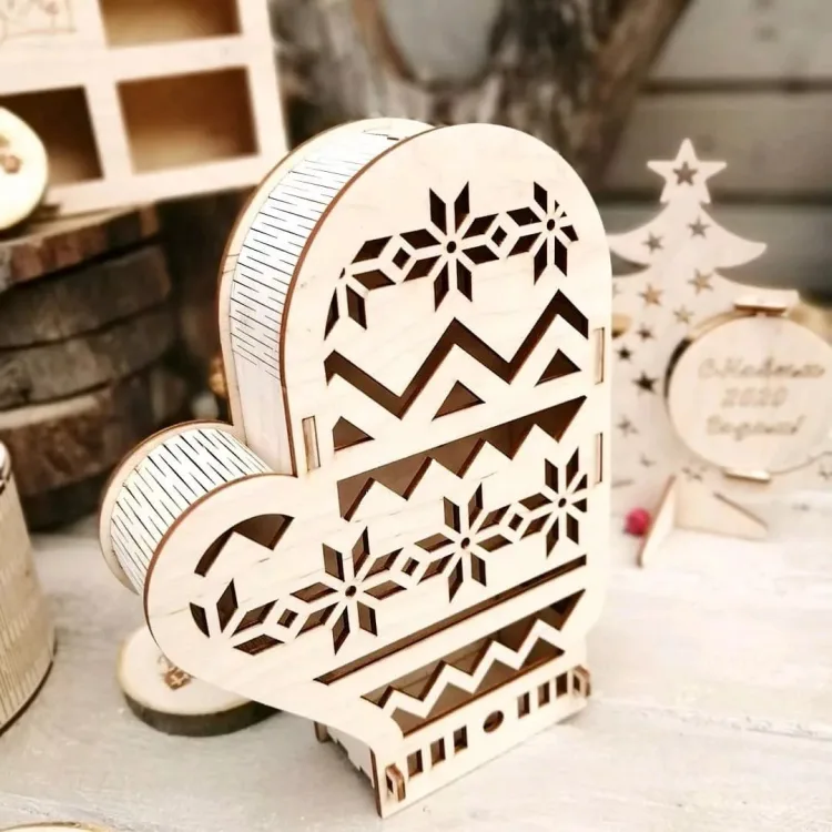 Подарочная коробка в виде варежки