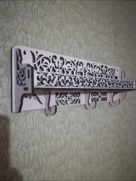 Вешалка с полочкой