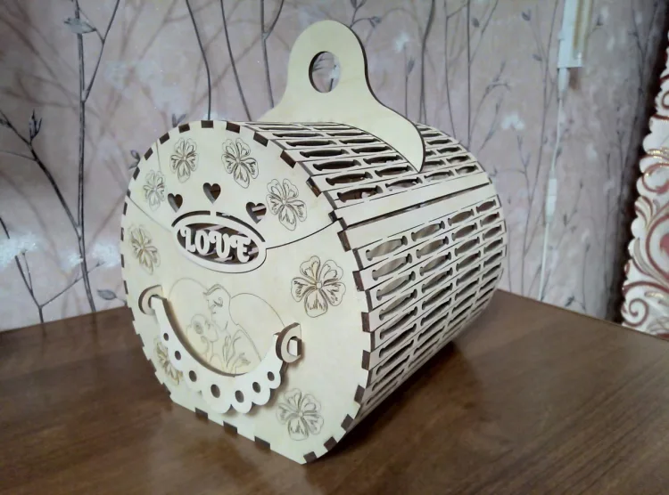 Круглая шкатулка с замком