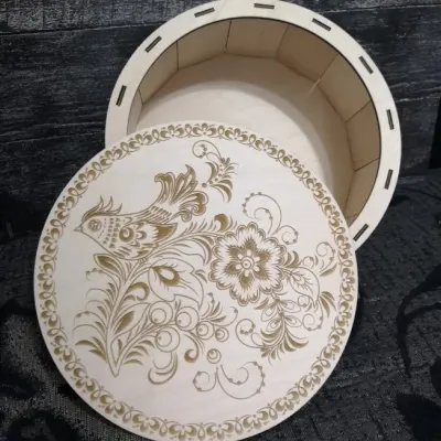 Круглая шкатулка с гравировкой