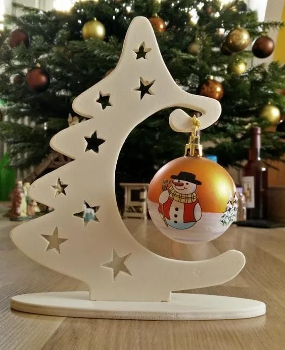 Елочка с вырезом для елочной игрушки