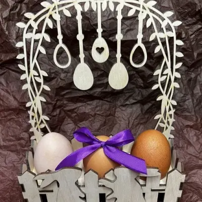 Пасхальная корзинка для яиц с кроликами