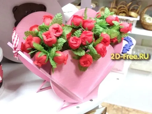 Ваза для цветов из сердечек