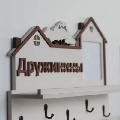 Ключница с полочкой фамильная